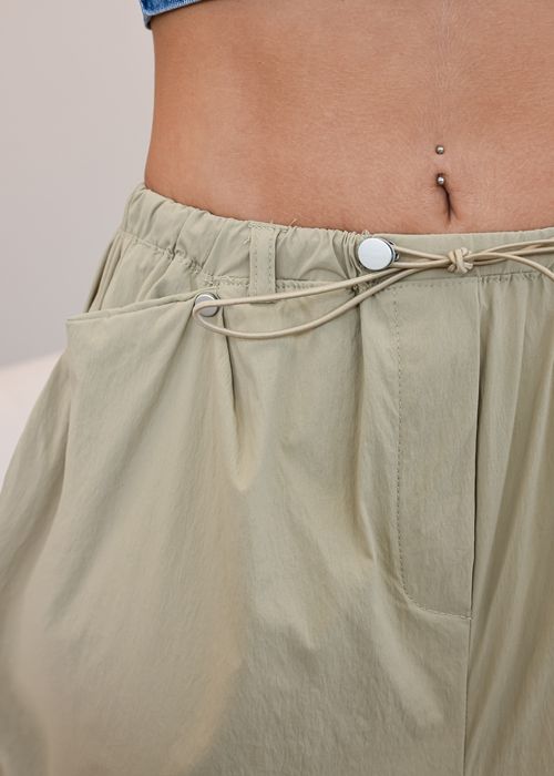 Calça Parachute Bolsos Cargo