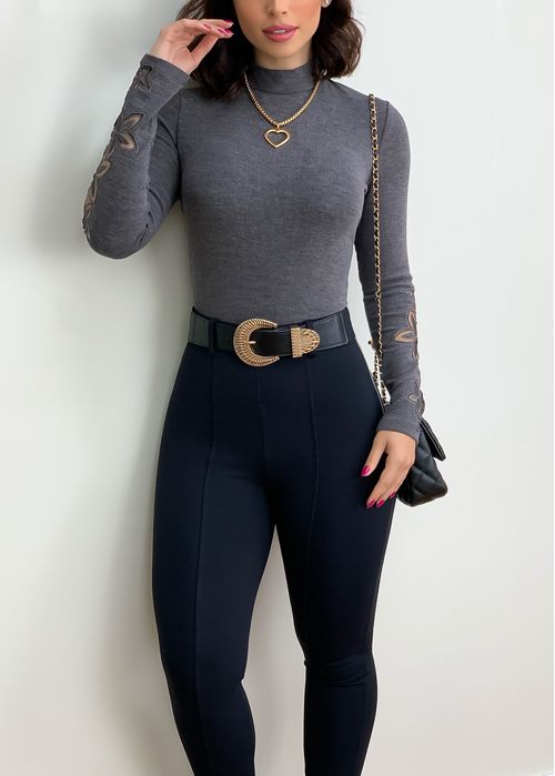 Blusa Gola Manga Longa Floral Relevo