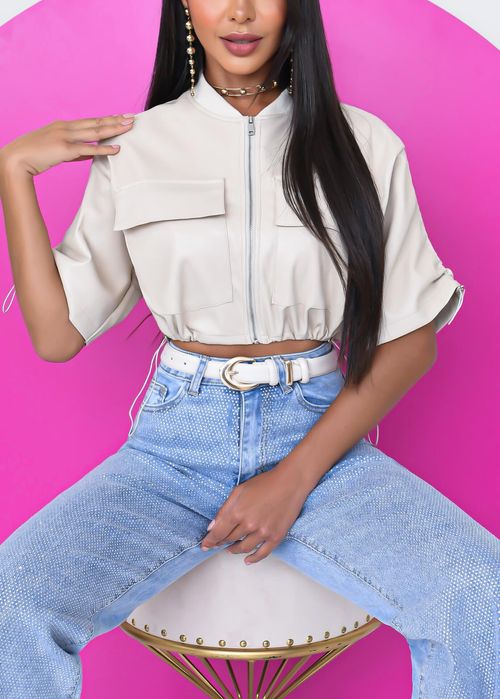 Jaqueta Cropped Manga Curta Zip Sintético