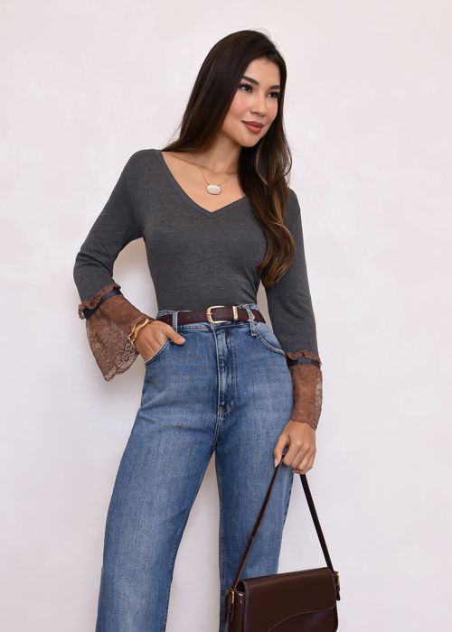 Blusa Alongada Manga Flare Aplicação Renda