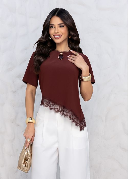 Blusa Manga Curta c/ Barra Assimétrica Renda Marsala
