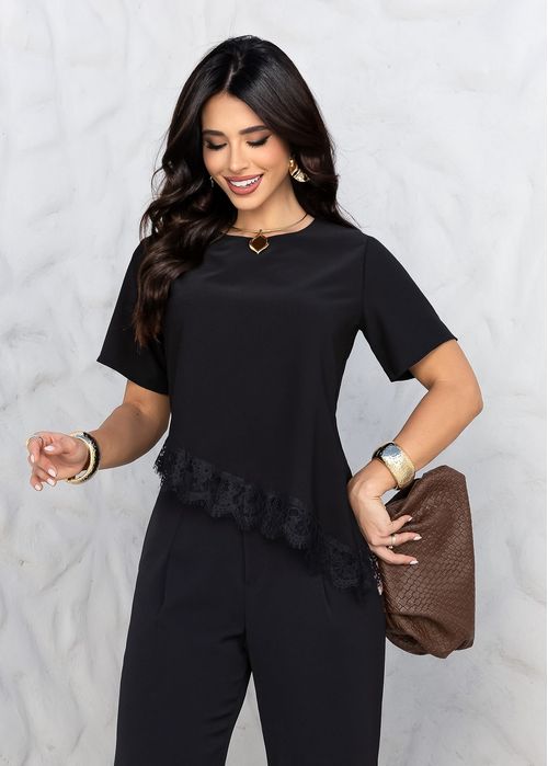 Blusa Manga Curta c/ Barra Assimétrica Renda Preto